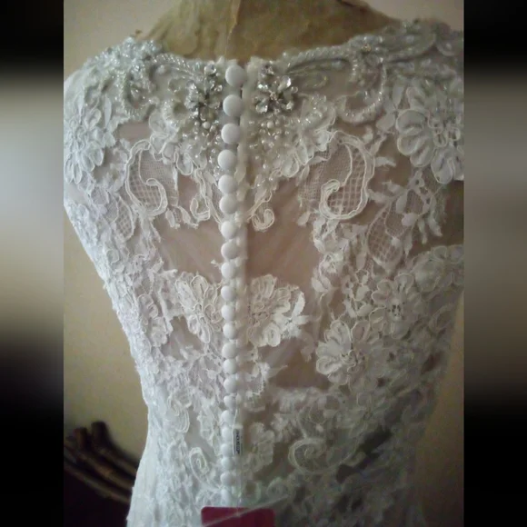 JJs House Cream Sheath Wedding Gown Sleeveless V-Neck - Picture 3 of 7